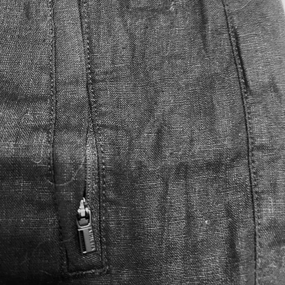 Athleta linen shorts size extra small. Black linen with two pockets drawstring. - Picture 4 of 4